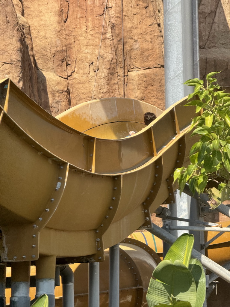 Miaomiao and Max in a tube halfway the Tower Falls attraction at the Aqua Land area of the Land of Legends theme park