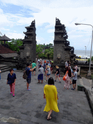 Miaomiao in front of the inner entrance gate to the Pura Tanah Lot temple complex