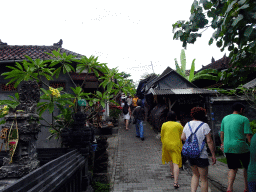 Miaomiao at the alley leading to the Pura Luhur Penataran temple