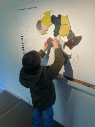 Max with a puzzle map at the Ground Floor of the Africa Museum