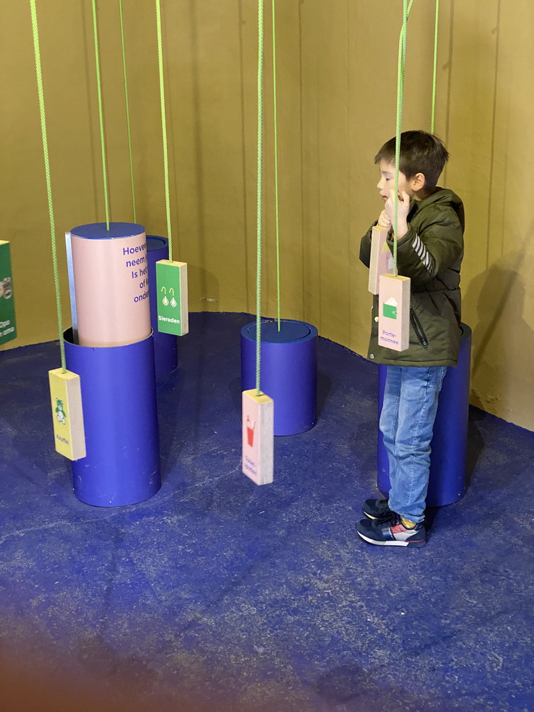 Max playing a game at the room of the grandchildren at the Ghana village at the Museumpark of the Africa Museum