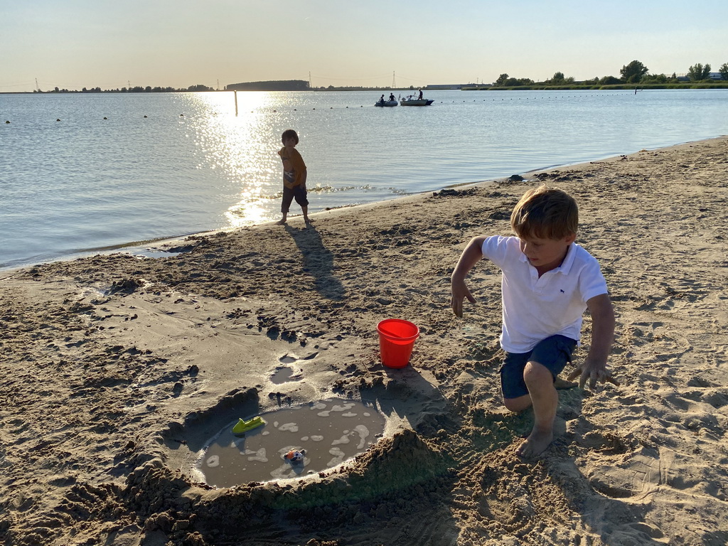 Max and his friend at the beach at the Binnenschelde lake