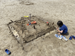 Max building a sand castle at the beach at the Binnenschelde lake