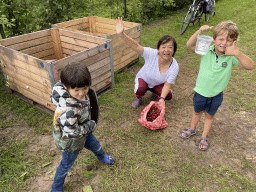 Miaomiao, Max and his friend with a bag with cherries at the FrankenFruit fruit farm