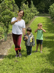 Miaomiao, Max and his friend at the FrankenFruit fruit farm