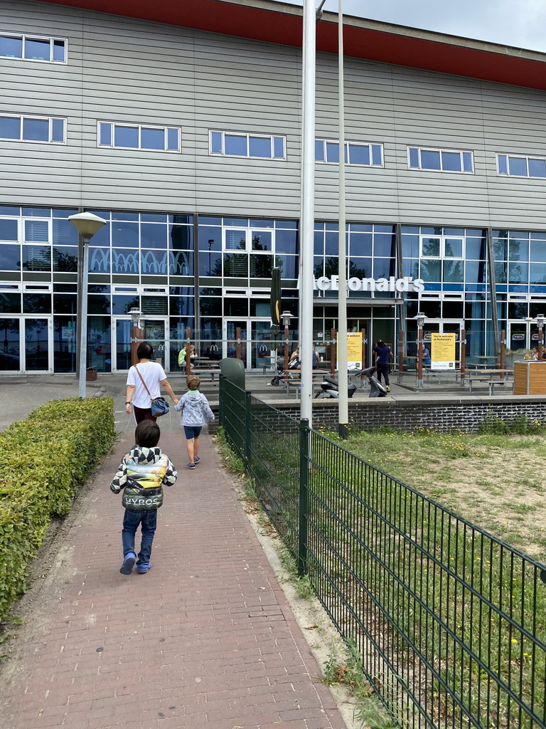 Miaomiao, Max and his friend in front of the McDonald`s restaurant at the Boulevard Noord street