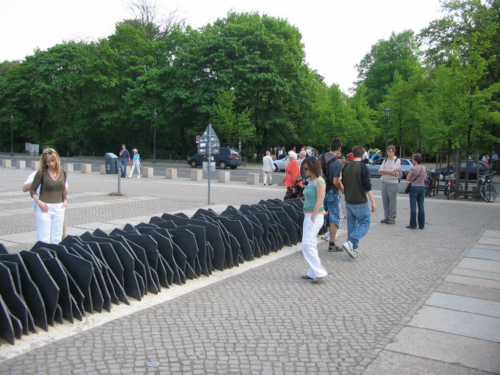 Miaomiao at the square in front of the Reichstag building