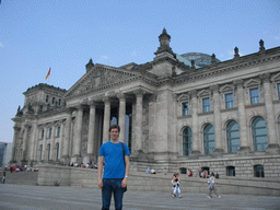 Tim in front of the Reichstag building