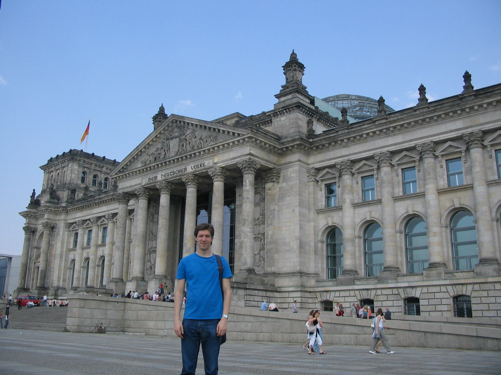 Tim in front of the Reichstag building