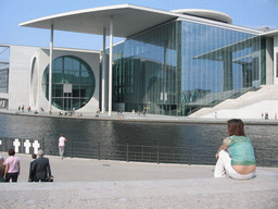 Miaomiao in front of the Spree river and the Marie-Elisabeth-Lüders-Haus building