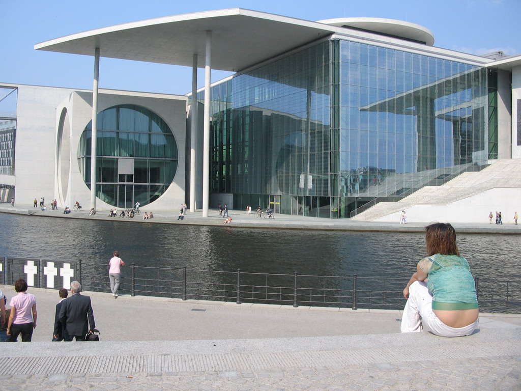 Miaomiao in front of the Spree river and the Marie-Elisabeth-Lüders-Haus building