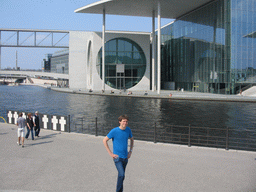 Tim in front of the Spree river and the Marie-Elisabeth-Lüders-Haus building