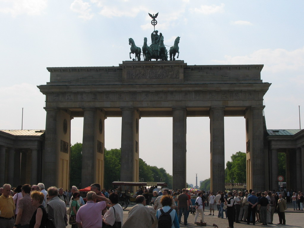 Front of the Brandenburger Tor gate, viewed from the Pariser Platz square