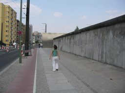 Miaomiao with remains of the Berlin Wall at the Bernauer Straße street