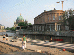 Miaomiao at the James-Simon Park, with a view on the Spree river, the Alte Nationalgalerie museum and the Berlin Cathedral