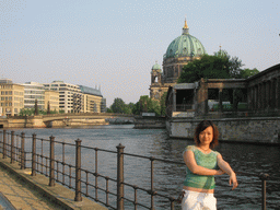 Miaomiao at the James-Simon Park, with a view on the Spree river and the Berlin Cathedral