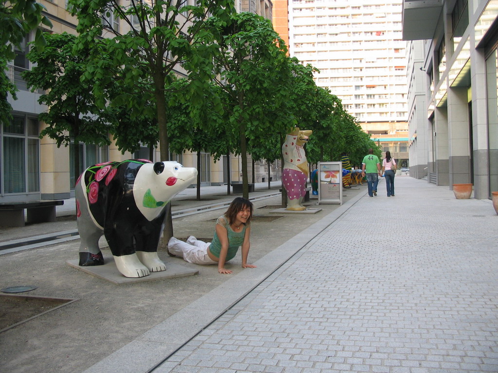 Miaomiao with United Buddy Bear statues at the St. Wolfgang-Straße street