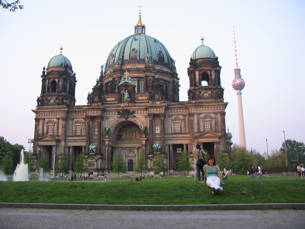 Miaomiao in front of the Lustgarten park, the Berlin Cathedral and the Fernsehturm tower