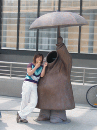 Miaomiao with an ice cream and a statue at the Potsdamer Platz square