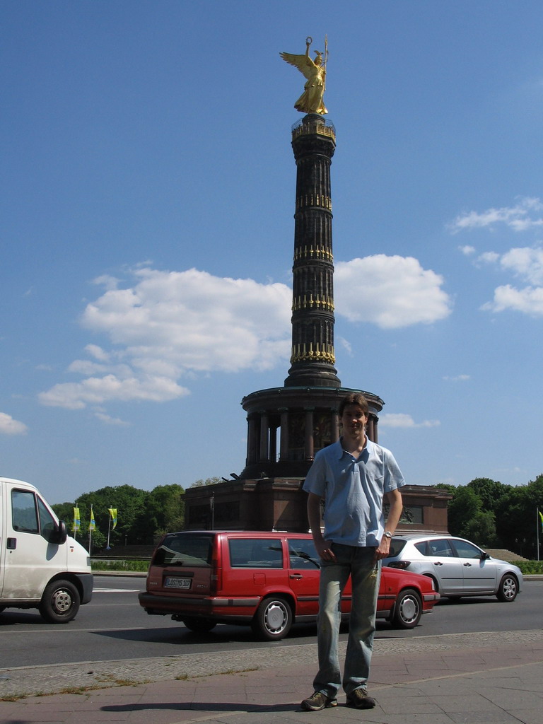 Tim with the Victory Column at the Großer Stern square
