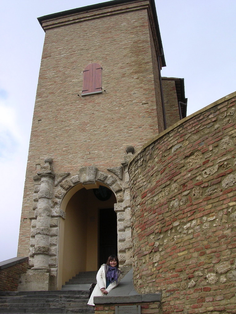 Miaomiao in front of the main gate of the La Rocca castle