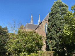 Southeast side of the Sint-Odulphuskerk church at the Kapelplein square