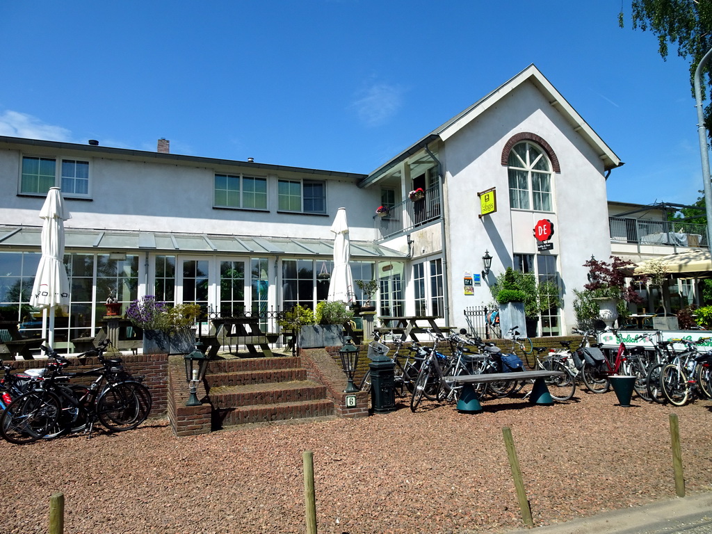 Front of the Logis Hotel De Brabantse Biesbosch at the Deeneplaatweg street, viewed from the car