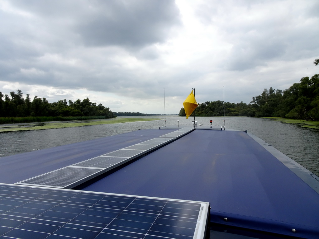 The roof of the Fluistertocht tour boat on the Gat van de Buisjes lake