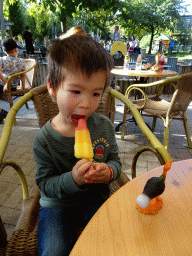 Max having an ice cream at the terrace of the Horeca `t Uulke restaurant at the Kasteelpark Born zoo