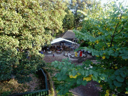 The Horeca `t Uulke restaurant and the Speelweide `t Aepke playground at the Kasteelpark Born zoo, viewed from the watchtower