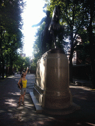 Miaomiao with the statue of Paul Revere