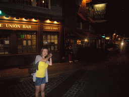 Miaomiao at the Ye Olde Union Oyster House restaurant, by night