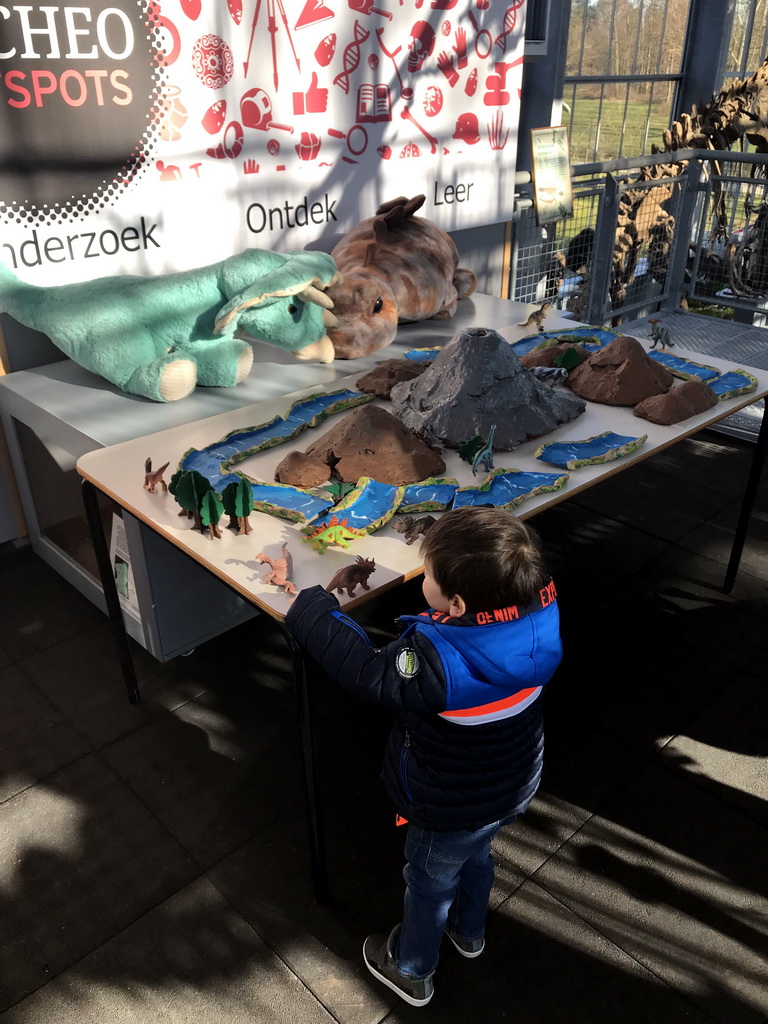 Max playing with dinosaur toys at the Middle Floor of the Dinohal building of the Oertijdmuseum