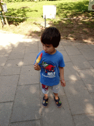 Max with an ice cream at the Garden of the Oertijdmuseum