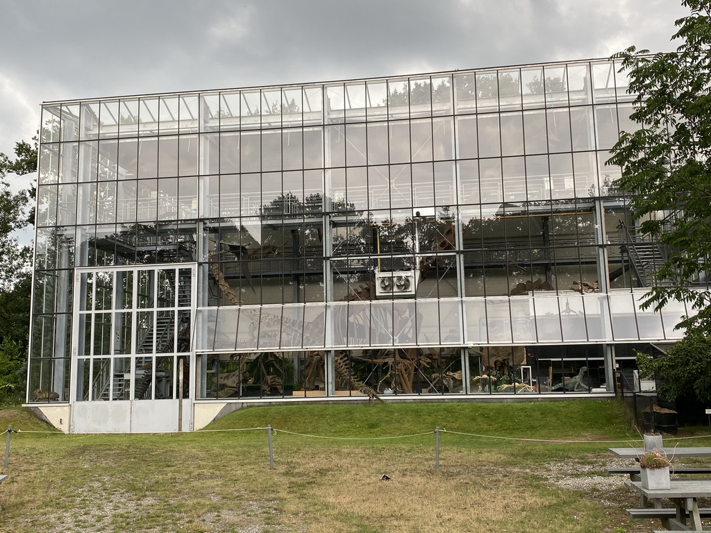 Front of the Dinohal building at the Garden of the Oertijdmuseum