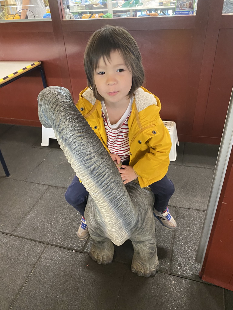 Max on a Diplodocus statue at the Upper Floor of the Museum building of the Oertijdmuseum