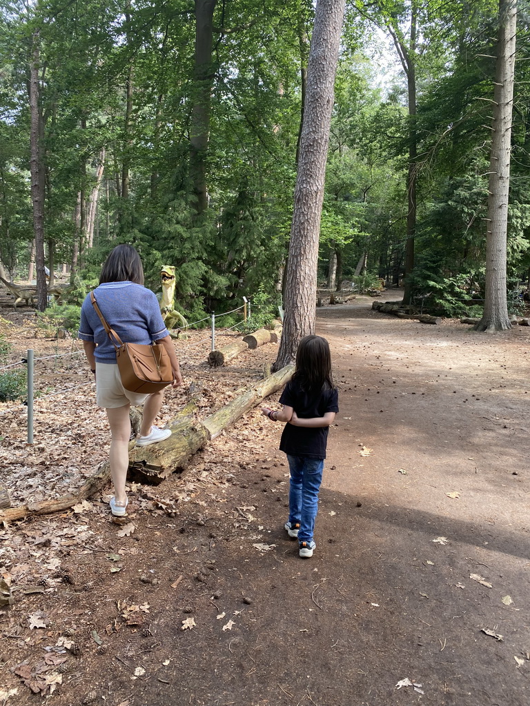 Miaomiao and Max in the Oertijdwoud forest of the Oertijdmuseum