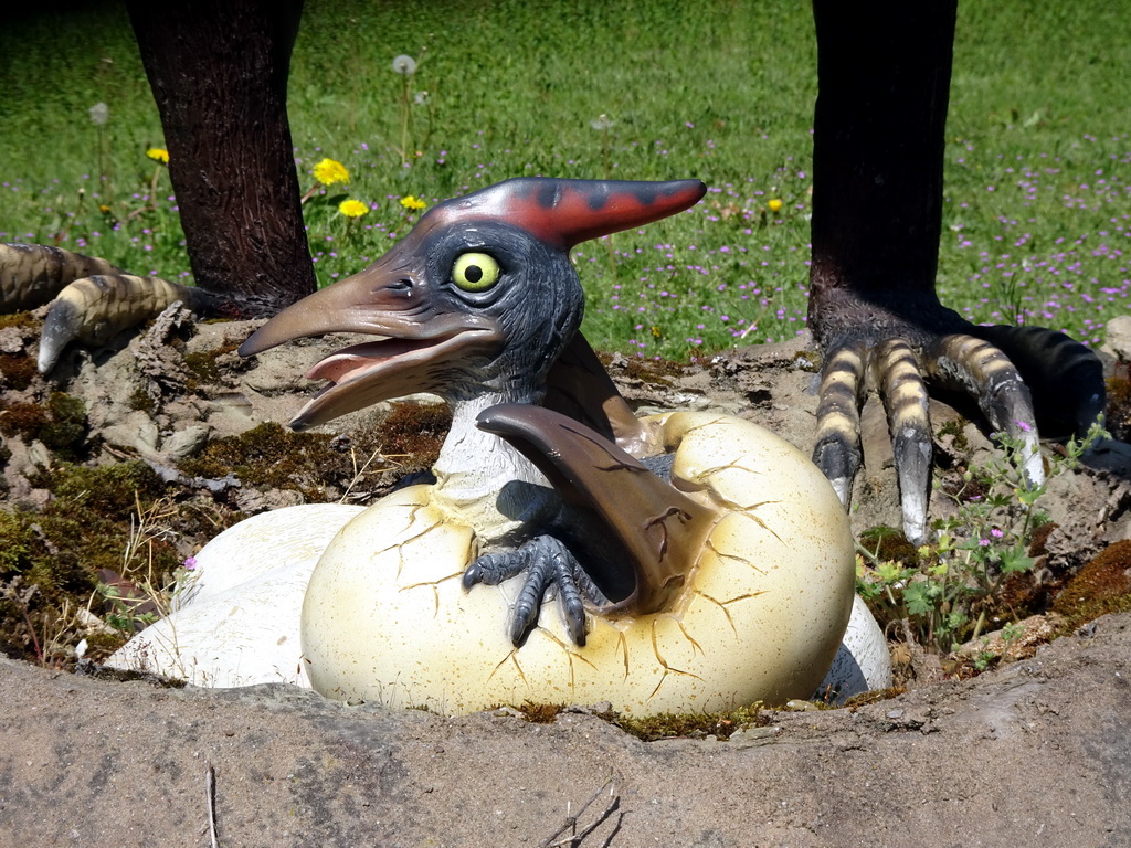 Statue of a Cearadactylus egg in the garden of the Oertijdmuseum, viewed from the entrance at the Bosscheweg street