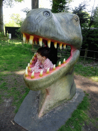 Max in a statue of the head of a Dinosaur at the playground in the Oertijdwoud forest of the Oertijdmuseum