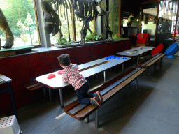 Max playing in the hallway from the Dinohal building to the Museum building of the Oertijdmuseum