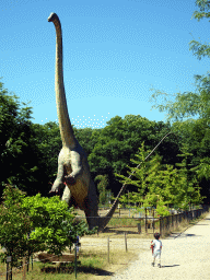 Max with a statue of a Diplodocus in the Garden of the Oertijdmuseum