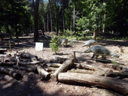 Statues of Minmis in the Oertijdwoud forest of the Oertijdmuseum, with explanation