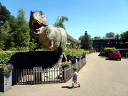 Max with a statue of a Tyrannosaurus Rex at the entrance to the Oertijdmuseum at the Bosscheweg street