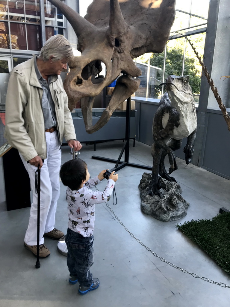 Max and his grandfather with the skull of a Triceratops and a Dinosaur statue at the Lower Floor of the Dinohal building of the Oertijdmuseum