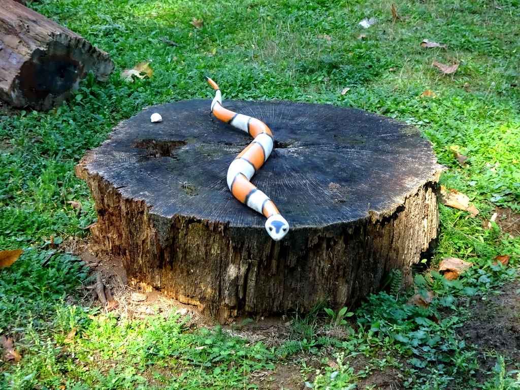 Statue of a snake in the Garden of the Oertijdmuseum