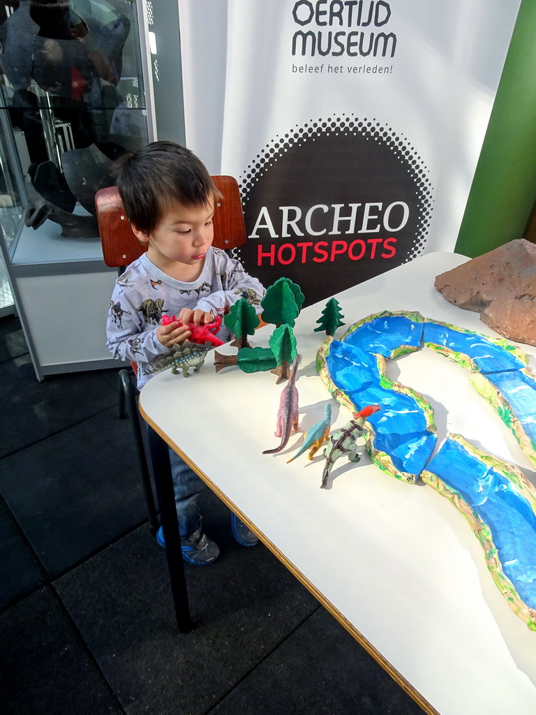 Max playing with dinosaur toys at the Middle Floor of the Dinohal building of the Oertijdmuseum