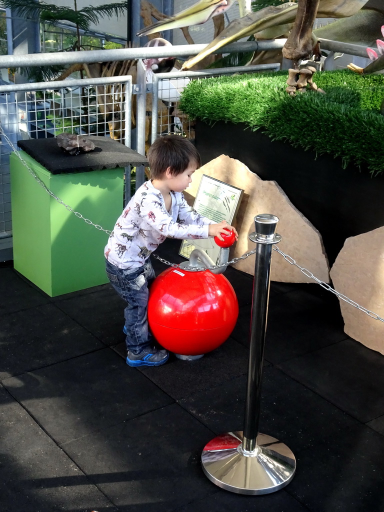 Max at the Middle Floor of the Dinohal building of the Oertijdmuseum