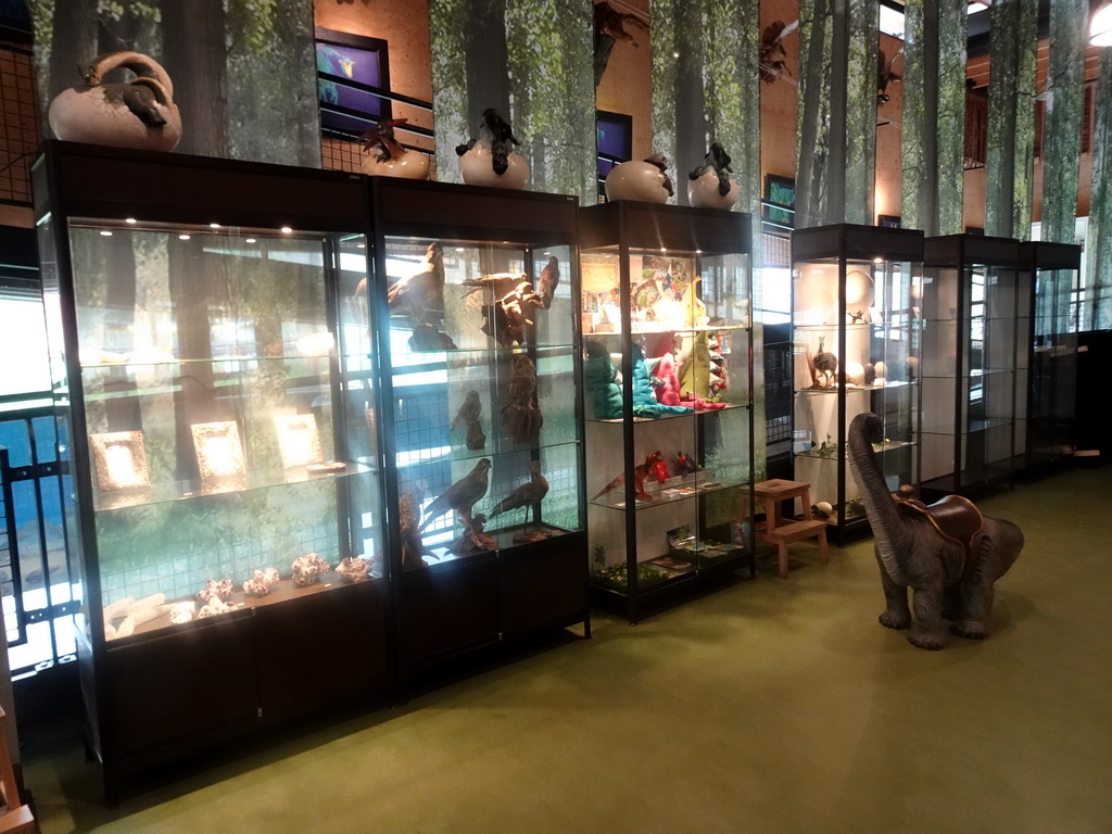 Stuffed animals and statues at the Lower Floor of the Museum Building of the Oertijdmuseum