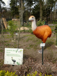 Statue of a Dromornis planei at the Garden of the Oertijdmuseum, with explanation
