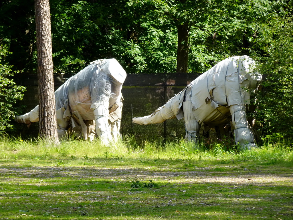 Dinosaur statues at the parking lot of the Oertijdmuseum, under construction